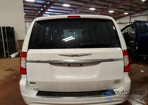 2015 Chrysler Town & Country Limited z USA, uszkodzony, nr VIN 2C4RC1JG7FR714870